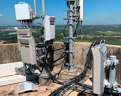 Engenharia civil em postes de telecomunicação