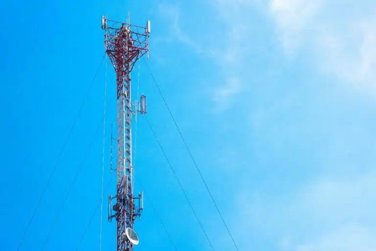 Eficiência e economia nos projetos de torres estaiadas