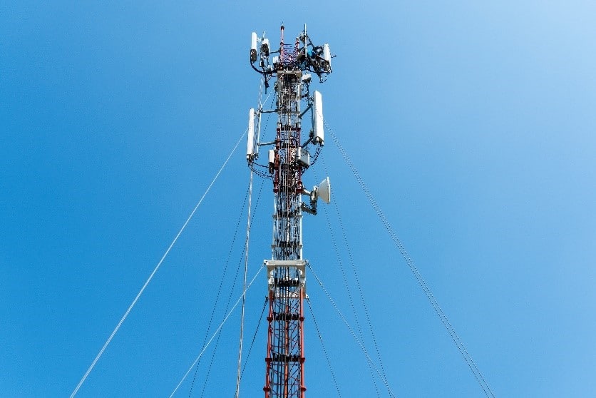 Projeto de torre estaiada da Tanz Engenharia