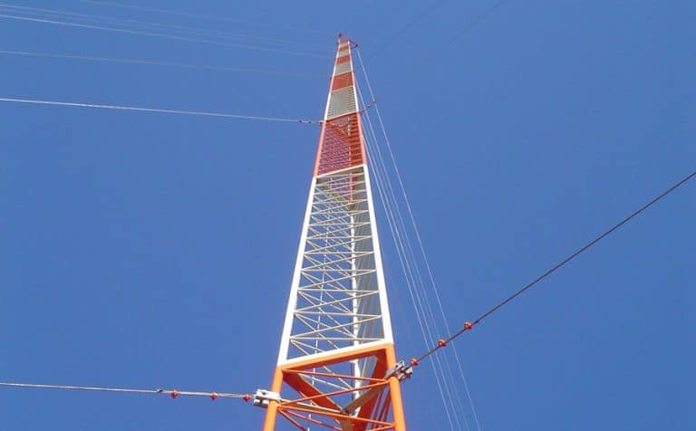Reforço em estrutura metálica: aumentando a vida útil das infraestruturas de telecomunicações
